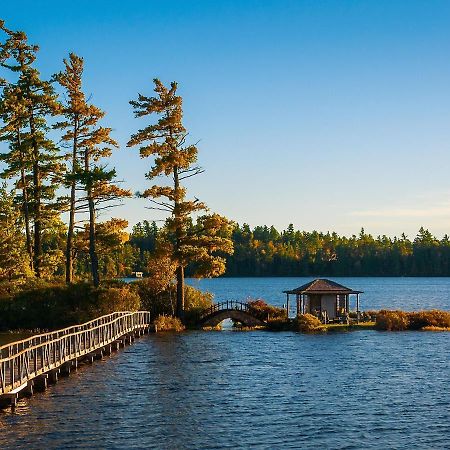 Отель White Pine Camp Paul Smiths Экстерьер фото