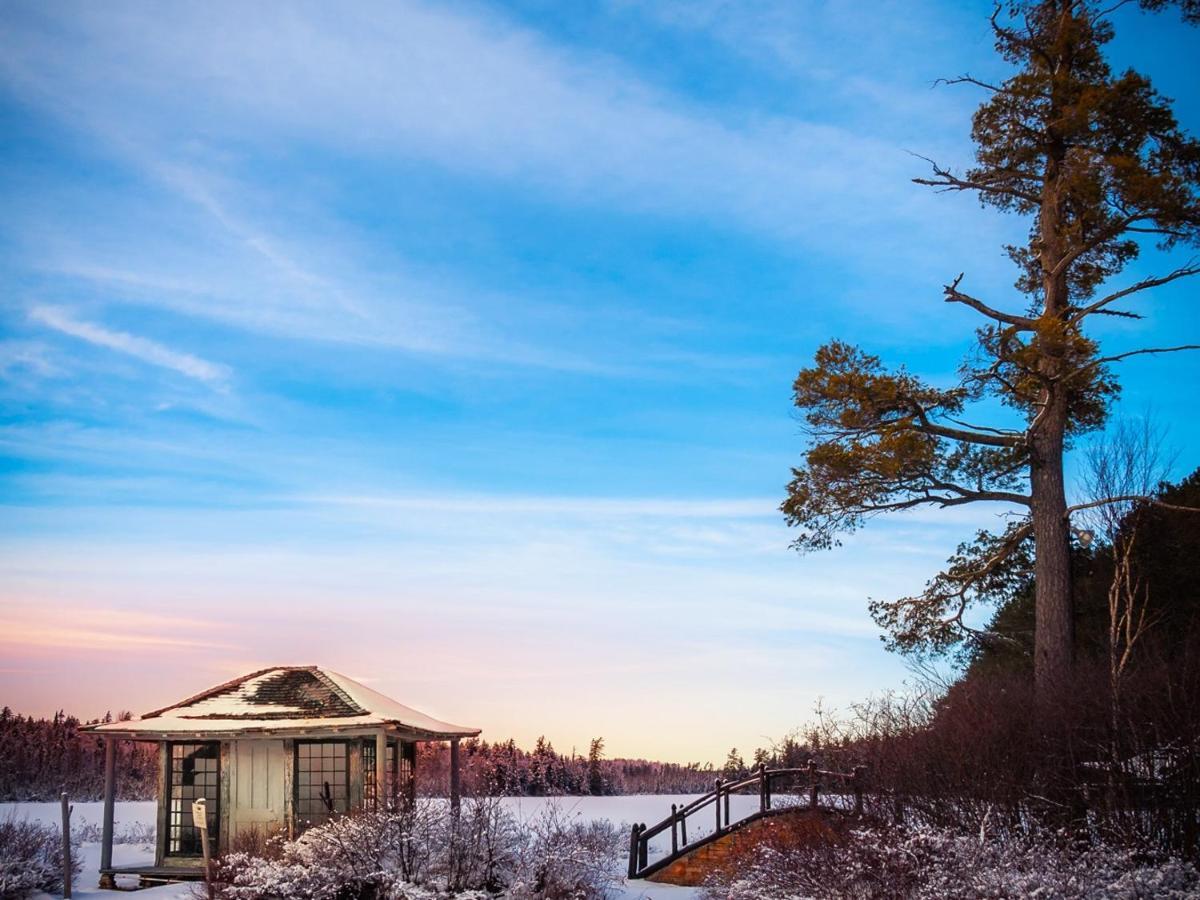Отель White Pine Camp Paul Smiths Экстерьер фото