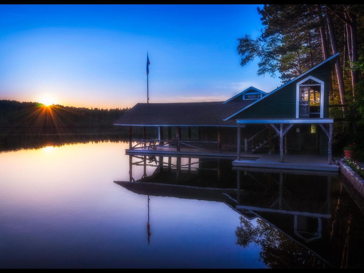 Отель White Pine Camp Paul Smiths Экстерьер фото