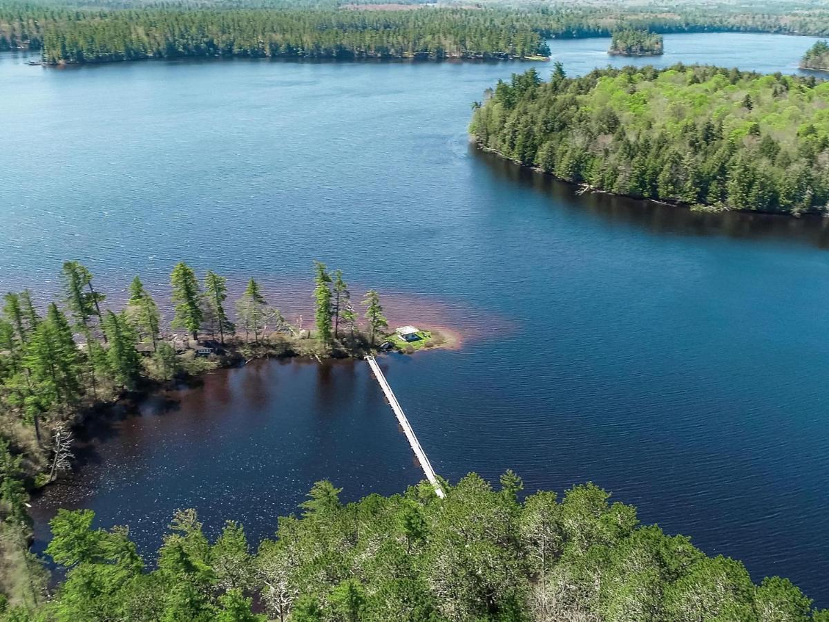 Отель White Pine Camp Paul Smiths Экстерьер фото